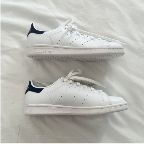 NWT Adidas Stan Smith Sneakers, Cloud White and Collegiate Navy, Size 6 - Picture 1 of 8